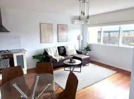 2-Bed Unit Near Chelsea Beach With Large Patio