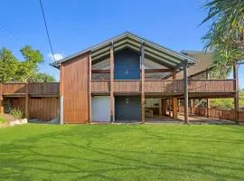 6 Karboora Drive - Luxury Holiday Home