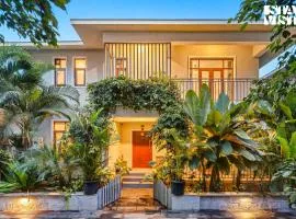 StayVista at Villa Springfield with Pool, AC, WiFi