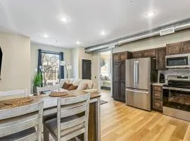 Hyde Park Flats Luxury Apartment Near Downtown!