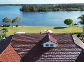 Crystal Palms Retreat - Oceanstays - Riverside