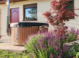 Pszczeli Ogród - dom na wyłączność z jacuzzi ze świeżą wodą