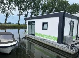 Houseboat Tiny Griffin