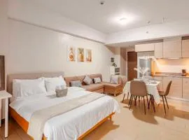 Classy Venice in St Mark Venice Mall near BGC, Pet Friendly, Swimming Pool, Balcony