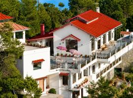 ECKO Woodsvilla Resort – hotel w mieście Ranikhet