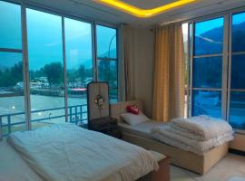 Riverside hotel and restaurant hassa Balakot، فندق في Bālākot