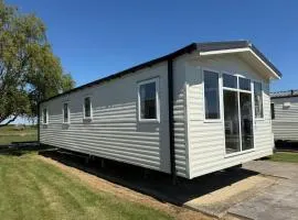 Modern 8 Berth Caravan At Steeple Bay Holiday Park In Essex Ref 36009A