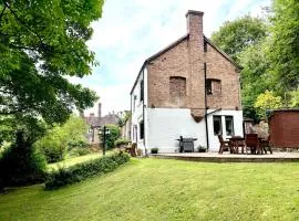 3 bedroom house in Ironbridge with large garden and river view - 2 mins walk from the Ironbridge and town centre