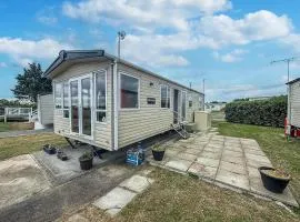 Lovely Caravan With At Steeple Bay Park, Essex Ref 36016F