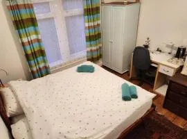 BEE HAPPY available with shared bathroom
