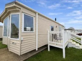 Lovely Caravan At Steeple Bay, Essex Ref 36056A