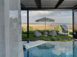 Y HOUSE SUITES, hotel din Mishmār Hāyardin