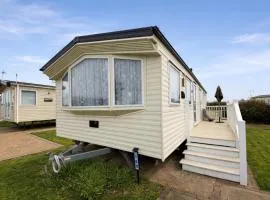 Homely 6 Berth Caravan At Steeple Bay In Essex Ref 36065E