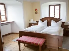 Burgappartement - Herrenhaus Ein Platz im Grünen