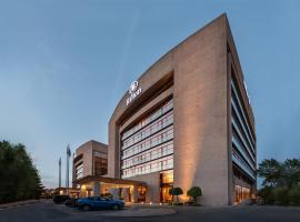 Hilton Madrid Airport, hotel a prop de Aeroport Adolfo Su&aacute;rez Madrid-Barajas, a Madrid