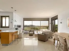Mamad Comfort & Terrace In Ramat Aviv By Feelhome