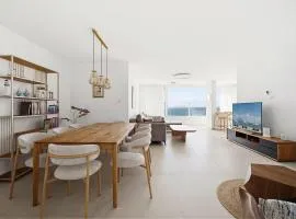 Family Friendly & Stunning Sea View By Feelhome