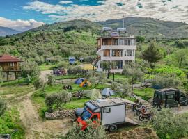 Oli Kazdağları, hotel Biller városában