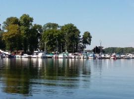 Ferienwohnung am Schweriner See, готель біля визначного місця Schwerin TV tower, у місті Шверін