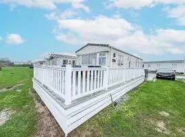 Stunning Caravan With Wifi & Decking At St Osyth Beach In Essex Ref 28007Sv