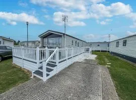 Modern 6 Berth Caravan With Wifi At St Osyth Beach In Essex Ref 28008Pm