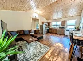 NEW 2BR house 5 min to restaurants hiking 1dog ok