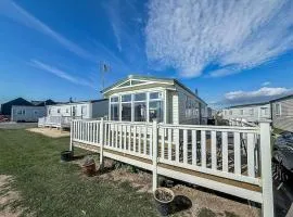 Modern Caravan With Wifi At St Osyth Beach Holiday Park In Essex Ref 28010Kv