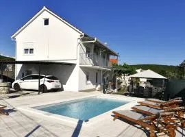 Holiday Home Dino by Villas Guide