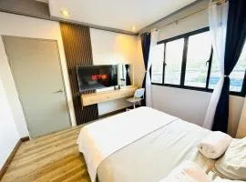 Endless Summer Seafront - 1BR Beach Resort Condo