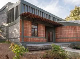 Rustic Ridge Villa by StayJade Pool Bonfire Blr