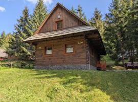 Jariabka Chalet - sun terace, fireplace, grill, space to play, green forest will recharge you in the Low Tatras, hotel en Jarabá