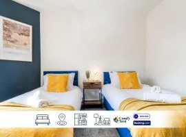 5BR House By Comfy Nest Contractors Accommodation Northampton, Sleeps 8, Pool Table, PS5