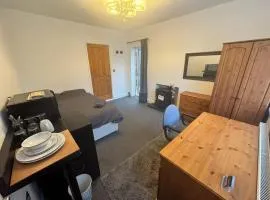 Studio sleeps 2 with Parking