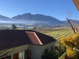 Wellington Self Catering Apartment mountain views free fibre-wifi aircon and parking