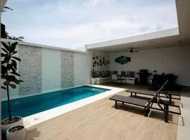 Bello apartamento con piscina cerca del mar