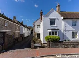 Grade 2 listed holiday home near the seaside