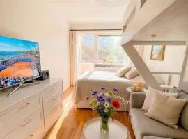Bright Studio Apartment with Sun Terrace, Central Båstad