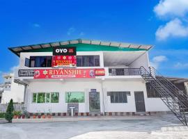 Hotel O Riyansh Restaurant and hotel, hótel í Jhājra