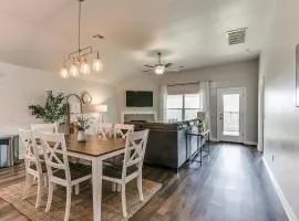 Spacious Furnished 4BR Yukon Home Backyard