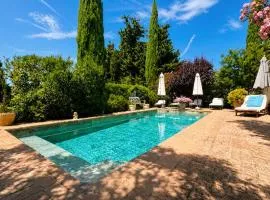 Mas L EPICURE- Charming Provence B&B, Apartment, Pool & Vines