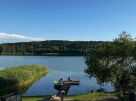 Domek nad Brzegiem- 20m od jeziora, Hotel in Wiele