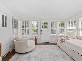 The Courtyard Cottage2BD 1BHPrivate Garden Suite