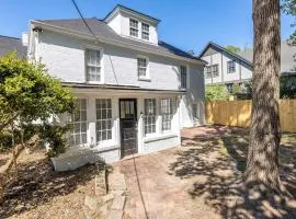 The Courtyard Cottage2BD 1BHPrivate Garden Suite