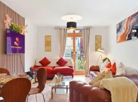 Elegant Canalside 2BR Mailbox stay with Free Parking - Sleeps 6