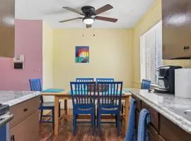New! Fun just 20 min from Dallas 3-BRM Home
