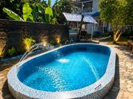 Spring house vista del bosque, rio a 12 minutos caminando piscina privada, aires acondicionado BBQ
