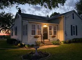 A Sisters Stay Farmhouse Retreat in Villa Ridge