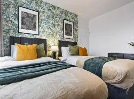Elegant 4 Bed Home with Parking & Garden Near City Centre