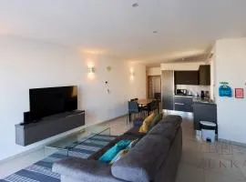 Large 3BR Flat with Exceptional Marina Views