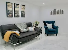 Minutes From Manhattan 2-Bedroom Apartments in LIC Astoria Queens